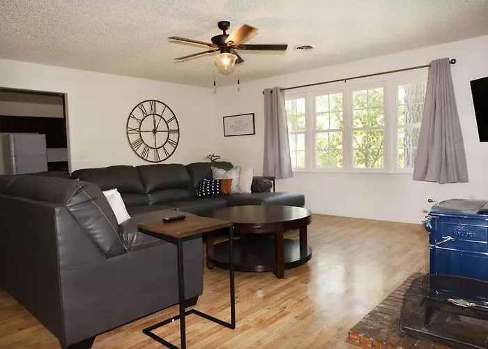 3 Bedroom Vacation Home Next To Silver Dollar City